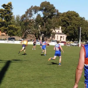 2012_04_15_round_2_35s_vs_moorabool_valley_023.jpg